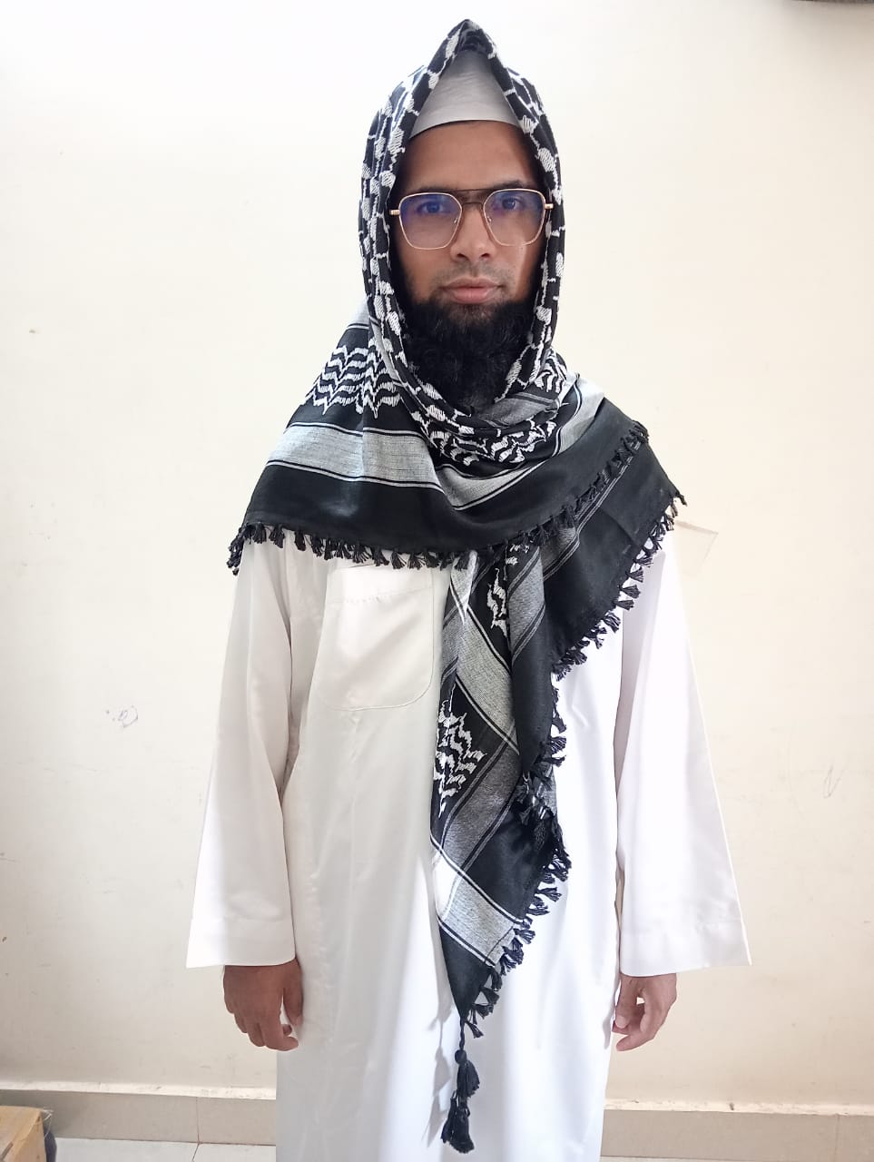 Kufiya/Keffiyeh Black with White Tassels 100% Cotton
