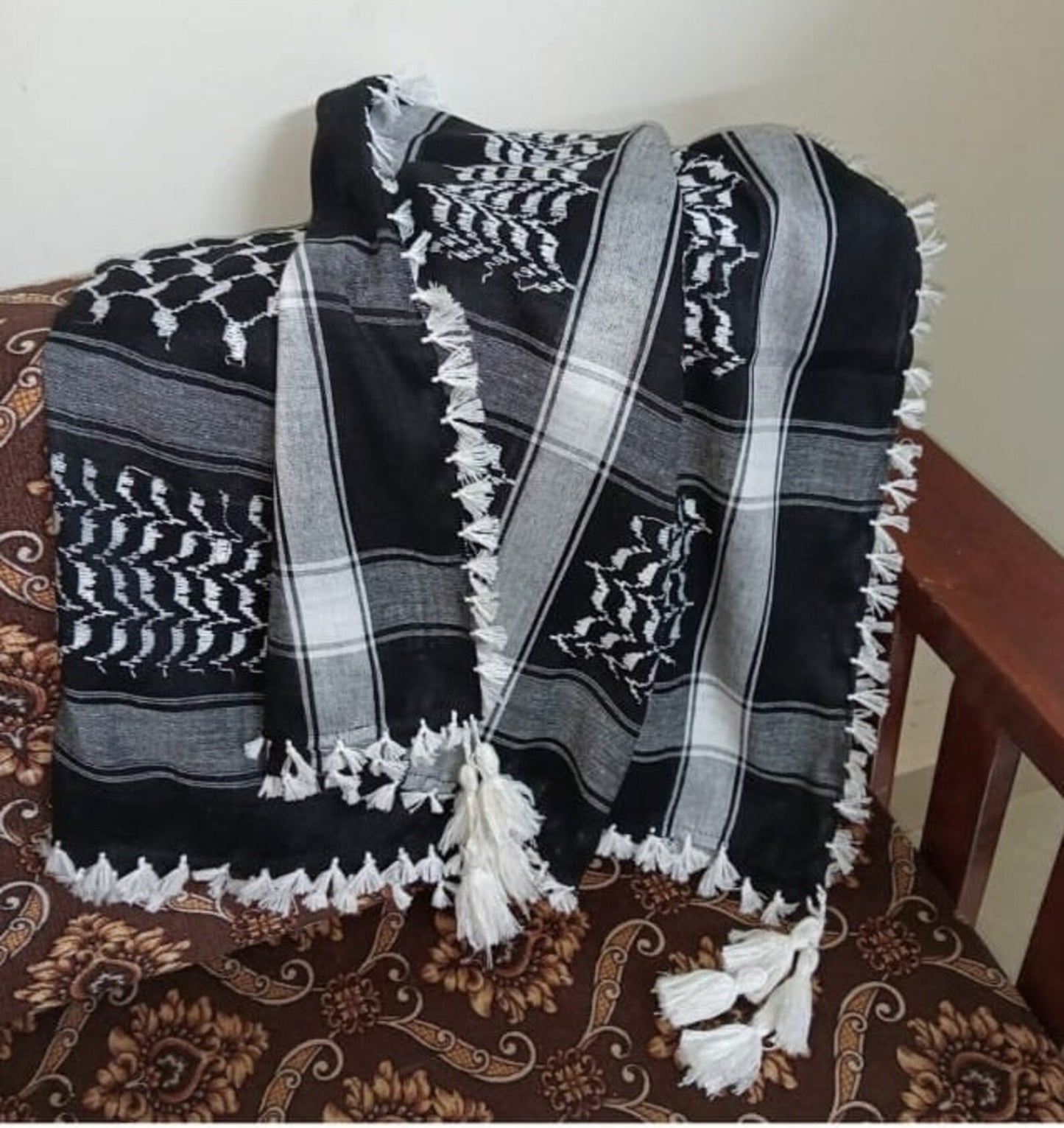 Kufiya/Keffiyeh Schwarz mit weißen Fransen 100% Baumwolle