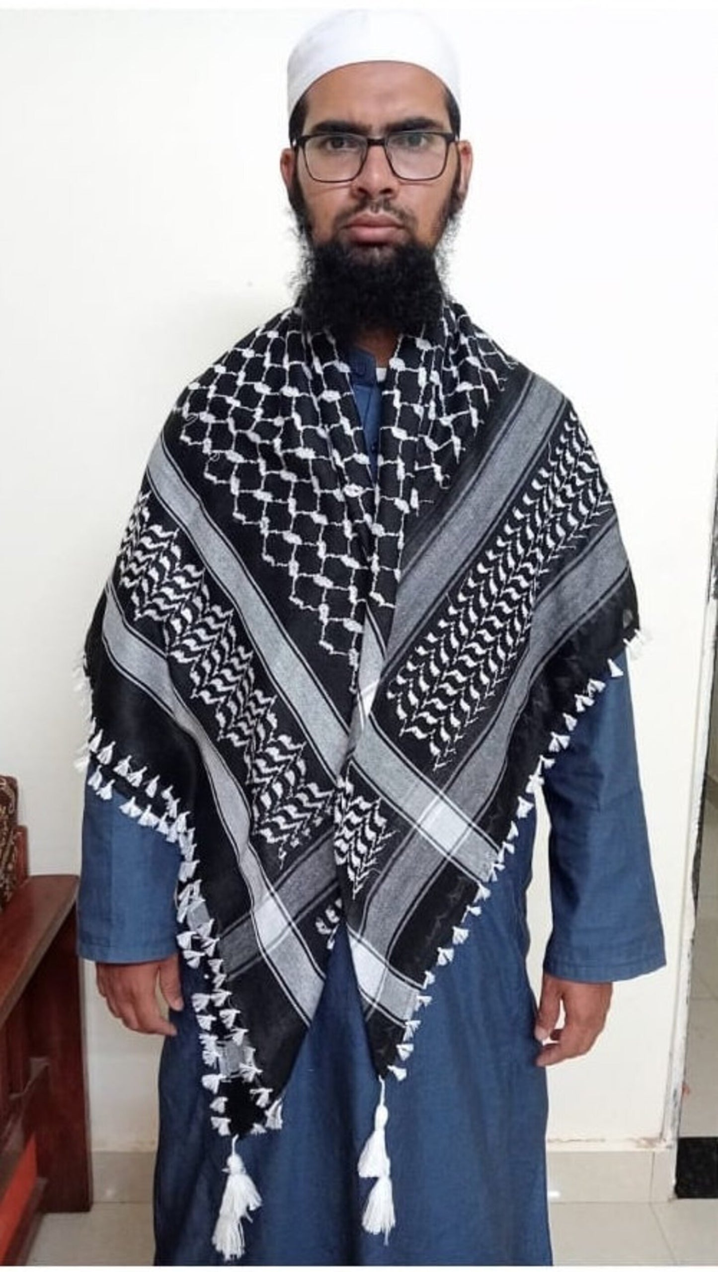 Kufiya/Keffiyeh Schwarz mit weißen Fransen 100% Baumwolle