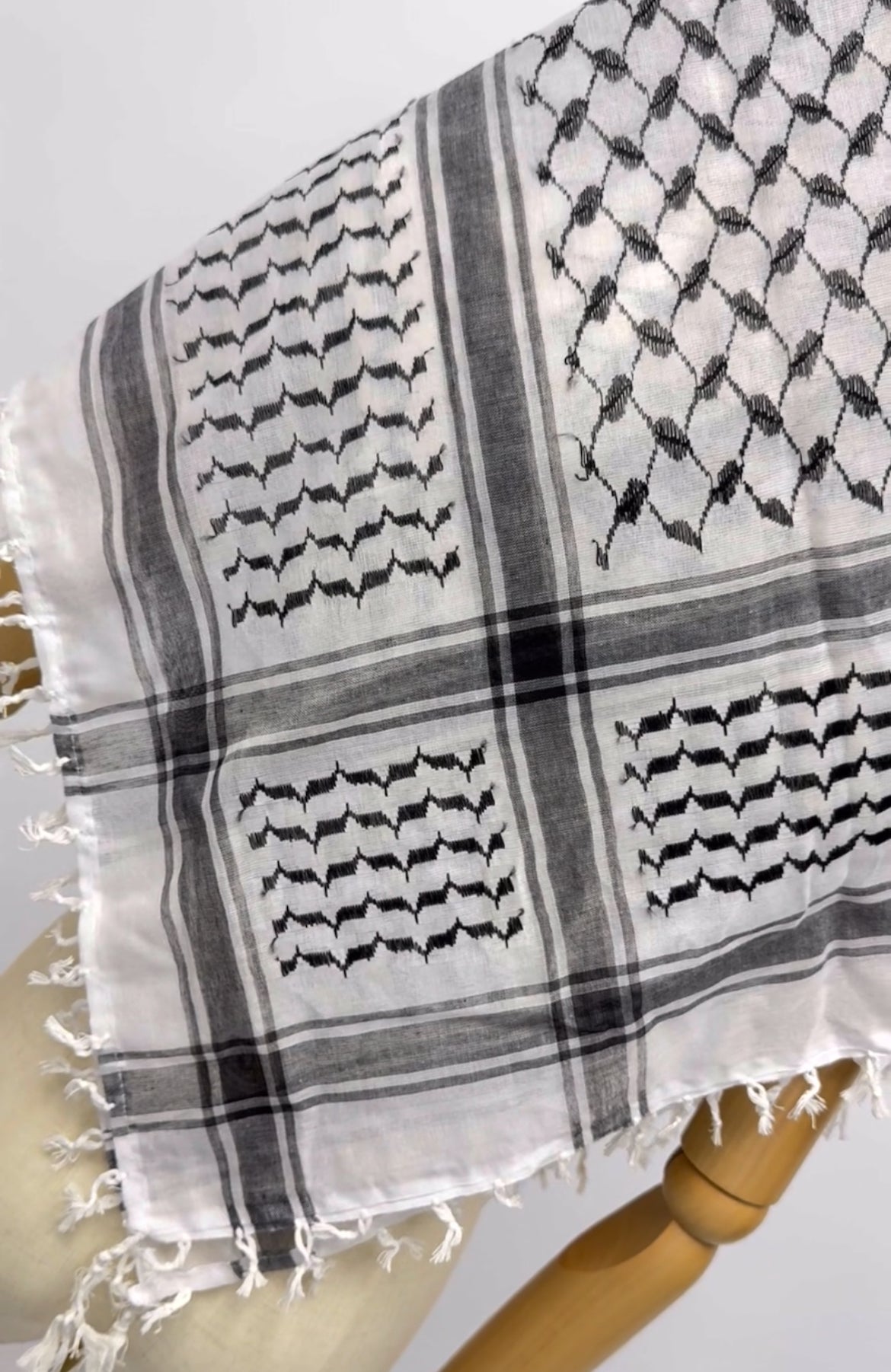 Kufiya/Keffiyeh with Small Tassels Black-White 127x127 cm