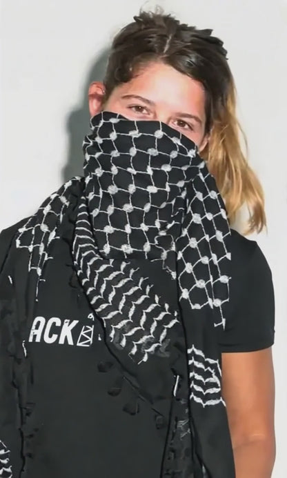 Kufiya/Keffiyeh Schwarz mit Floss 127x127 cm + Palästina-Flagge 90x150 cm Kombiangebot